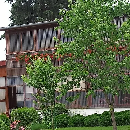 W Ogrodzie בית הארחה